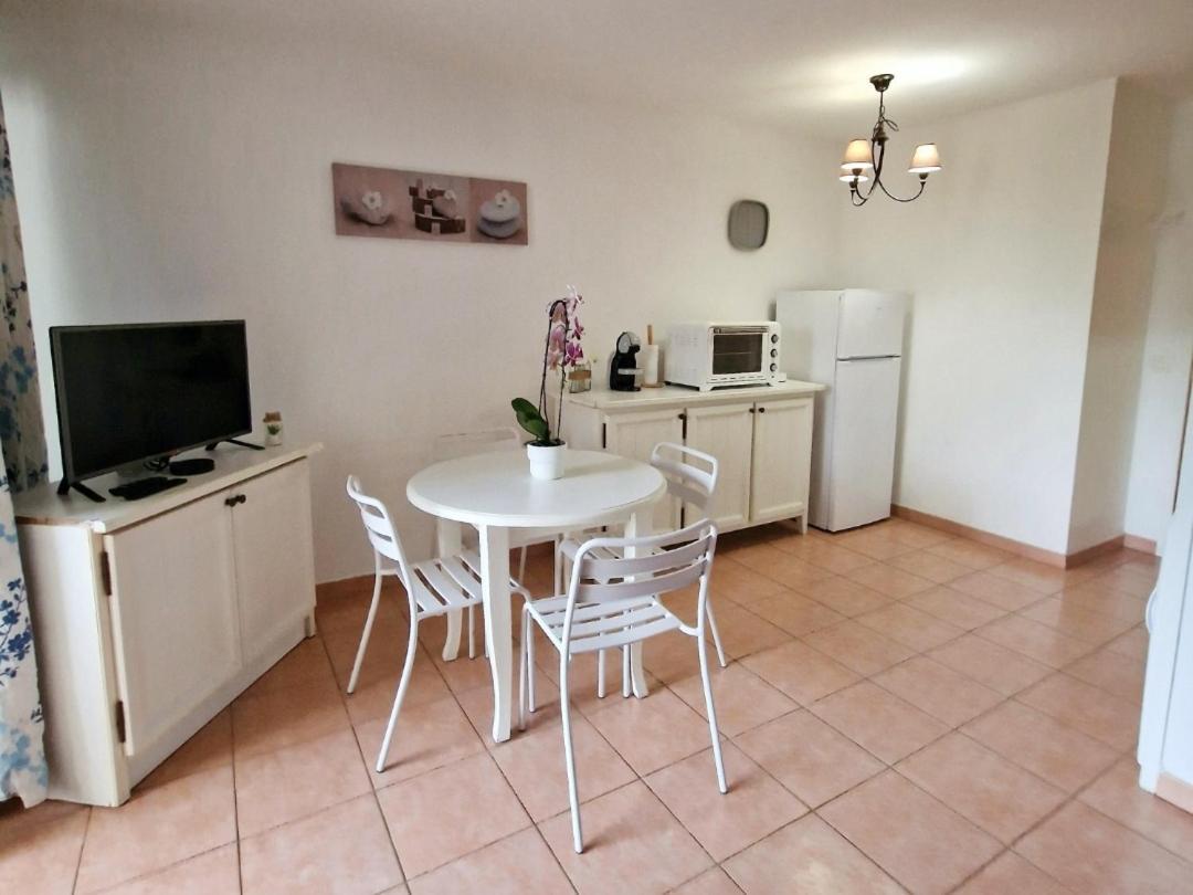 Appartement T2 - Bord De Mer - Piscine Six-Fours-les-Plages Luaran gambar